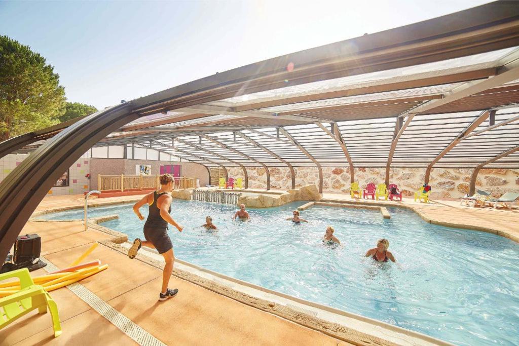 Camping Laroque Des Alberes Habitación foto